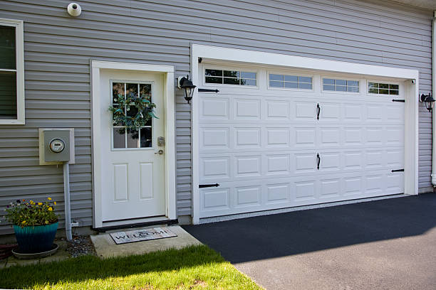 24/7 Emergency Garage Door Panel Replacement experts in Stamford, TX